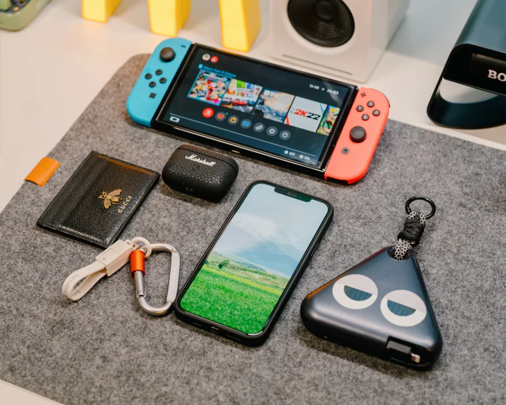 Best 5 Essential Smartphone Accessories That Solve Everyday Phone Problems Best 5 Essential Smartphone Accessories